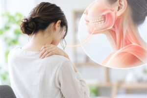 その肩こり、噛み合わせが原因かも？歯科で診る肩こりと噛み合わせの関係